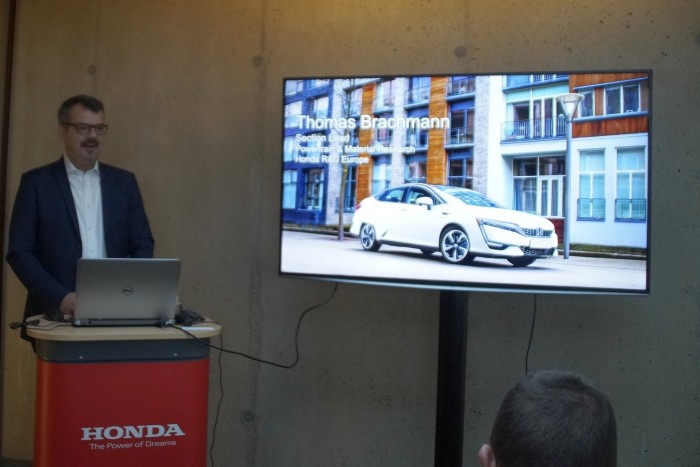 Vezettük a Honda új hidrogénautóját 10 Vezettük a Honda új hidrogénautóját 10