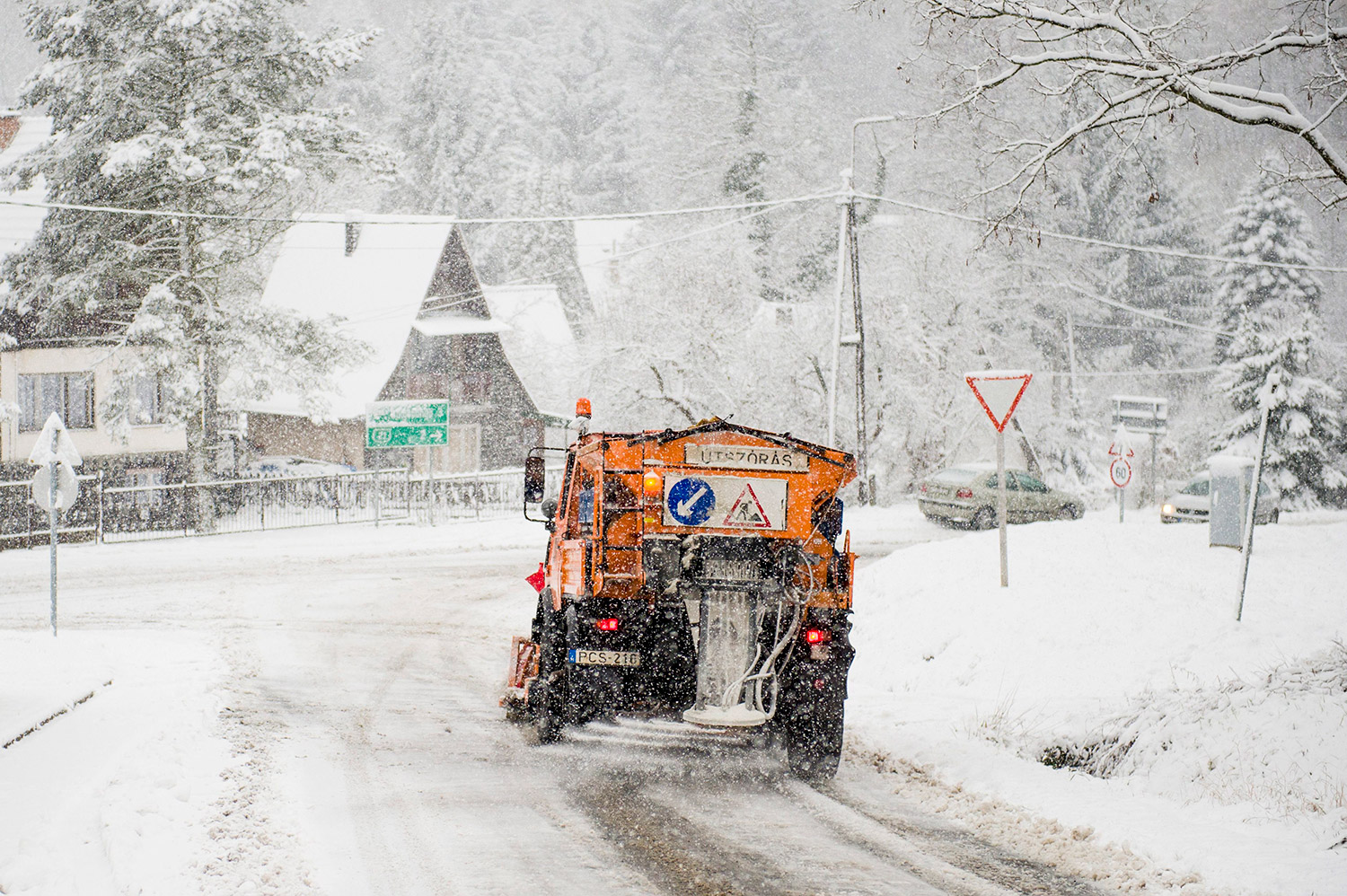 Hó alatt az ország egy része, friss fotók az utakról 9
