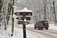 Hó alatt az ország egy része, friss fotók az utakról 16