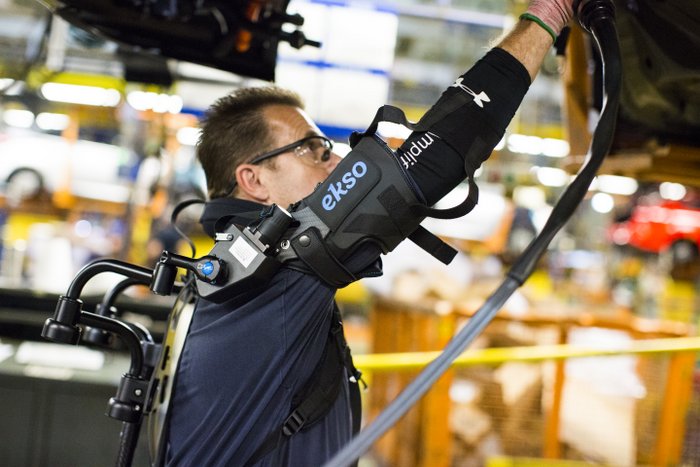 Külső csontvázba bújtatja gyári munkásait a Ford