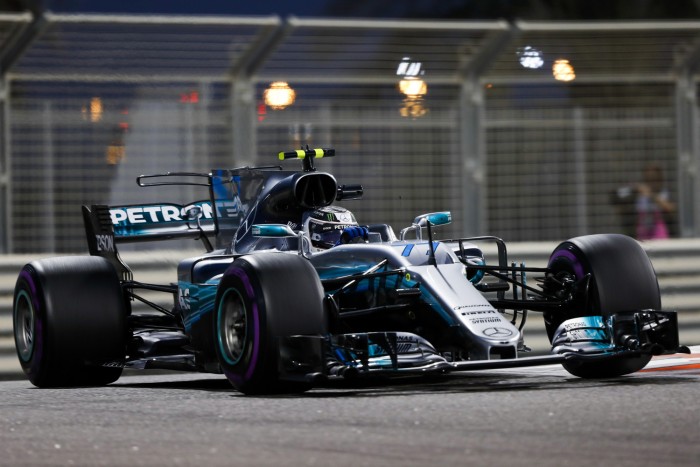 F1: Bottas megverte Hamiltont