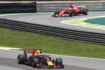 F1: A Mercedest nem lehet megfogni?