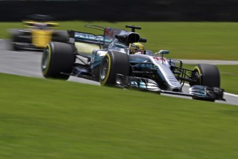 F1: A Red Bullról másolja új autóját a Mercedes