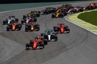 F1: Vettel győzött, Hamilton 16 helyet javított 33
