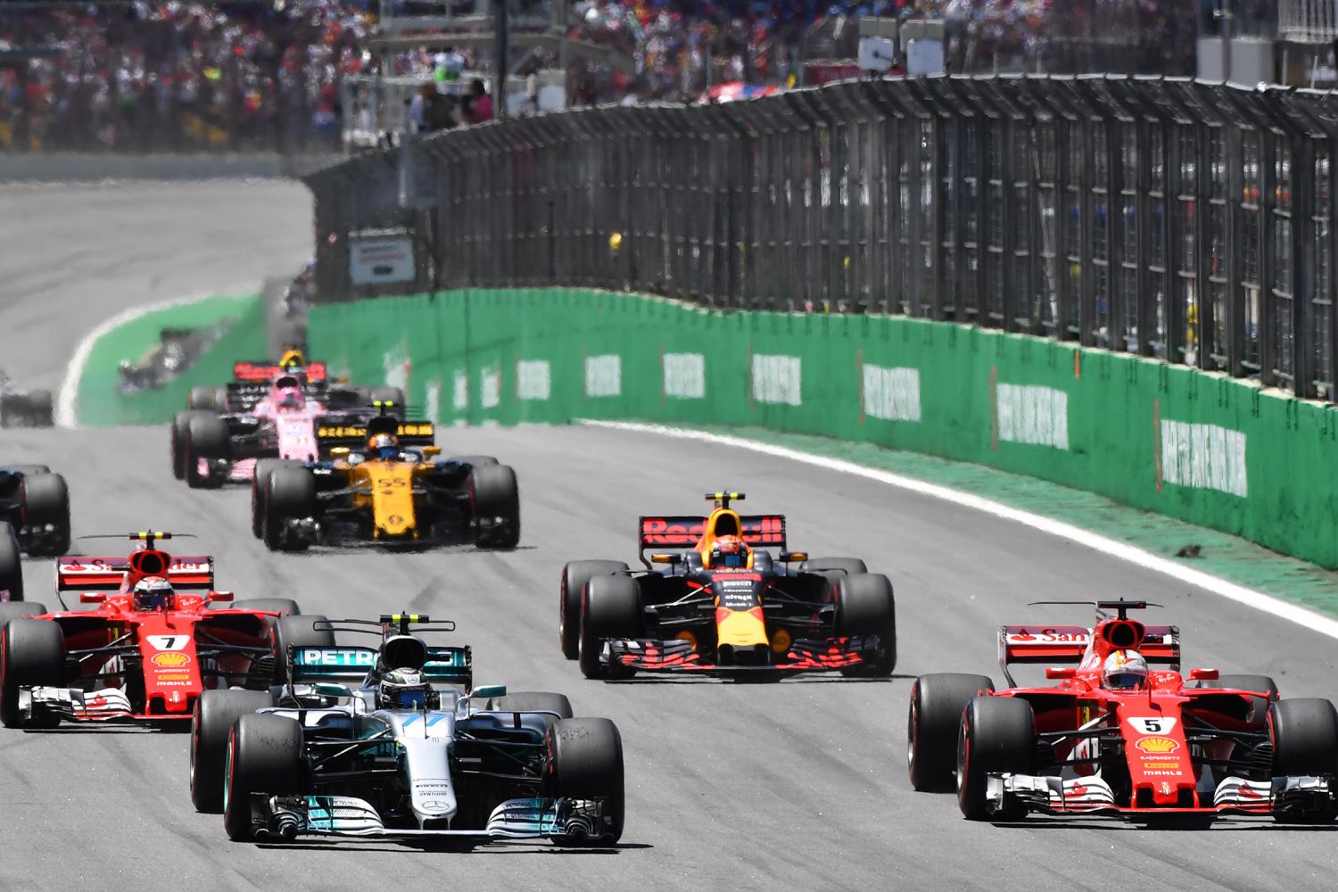 F1: Vettel győzött, Hamilton 16 helyet javított 10
