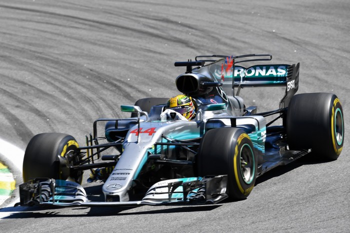F1: Hamilton mintha gokartozott volna