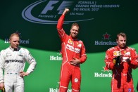 F1: Vettel győzött, Hamilton 16 helyet javított 44