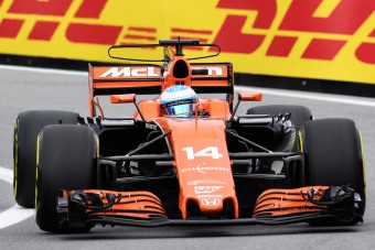 F1: Alonso figyelni fog Hamiltonékra