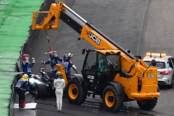 F1: Hamilton összetörte! - videó