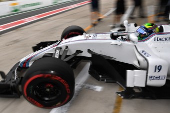 Massa: Szándékosan tartott fel Sainz