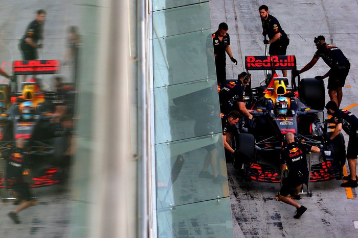 F1: Räikkönen a leggyorsabb, Alonso falnak ment 3 | Vezess F1: Räikkönen a leggyorsabb, Alonso falnak ment 3