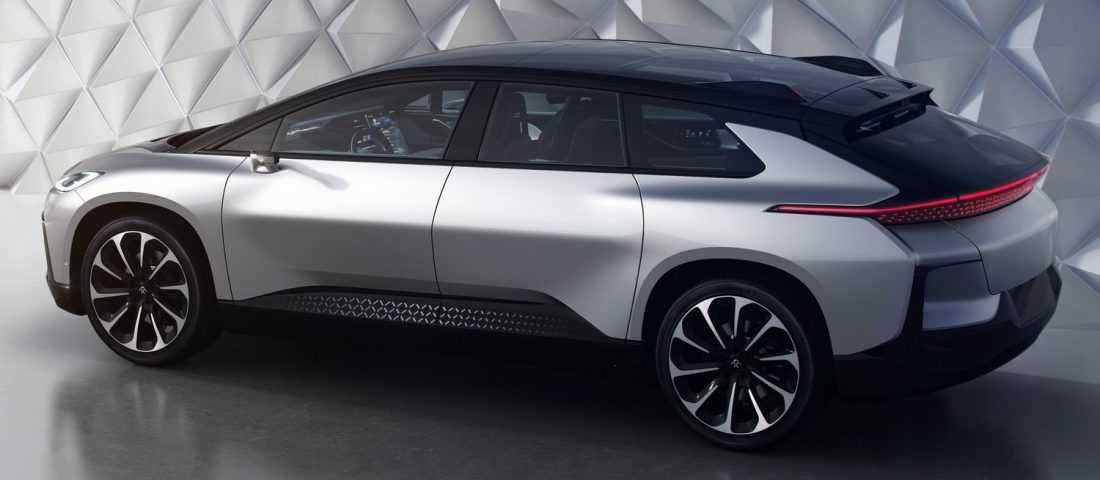 A Jaguar anyacége mentheti meg a Tesla fő ellenfelét