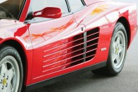 Itt a Ferrari, ami visszarepít a 80-as évekbe 24