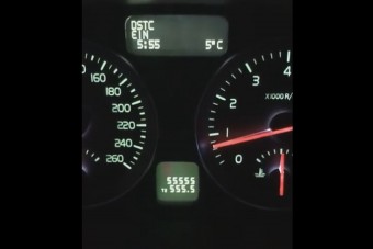 Észbontó látvány egy Volvo műszerfalán, erre mennyi esély van?