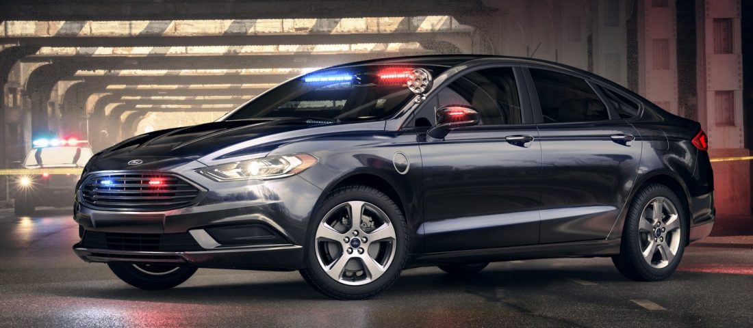 Konnektoros hibrid rendőrautó a Fordtól