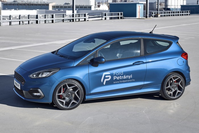 25 éve luxusextrák voltak, ma minden autóban ott vannak 1