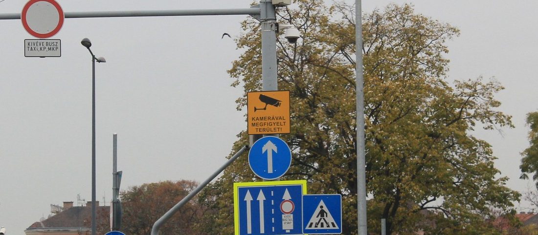Zűrös közlekedési táblák Budapesten