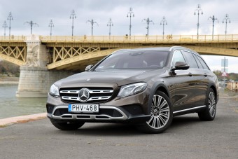 Magas luxusputtonyos a Mercedestől