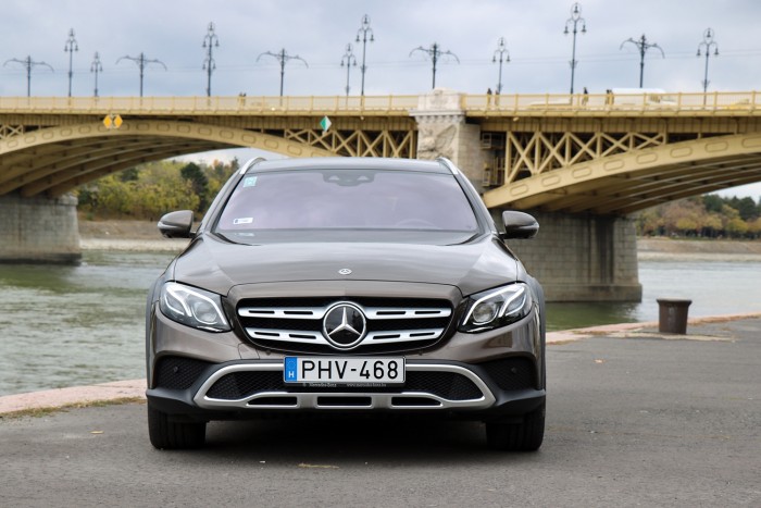 Magas luxusputtonyos a Mercedestől 1 Magas luxusputtonyos a Mercedestől 1