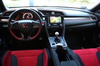 Teszten a Honda Civic Type R – Falhoz állít 99