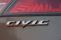 Használt autó: tényleg annyira jó az ufó Civic? 64