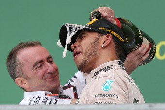 F1: Hamilton jobb versenyző Schumachernél?