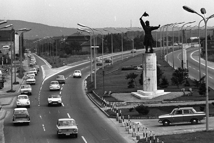 Bérek és autók: ennyit változott az életünk 25 év alatt 11