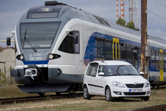 Egymillió km-t autóztak egy Škodával a pécsiek 1