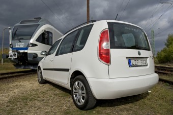 Egymillió km-t autóztak egy Škodával a pécsiek