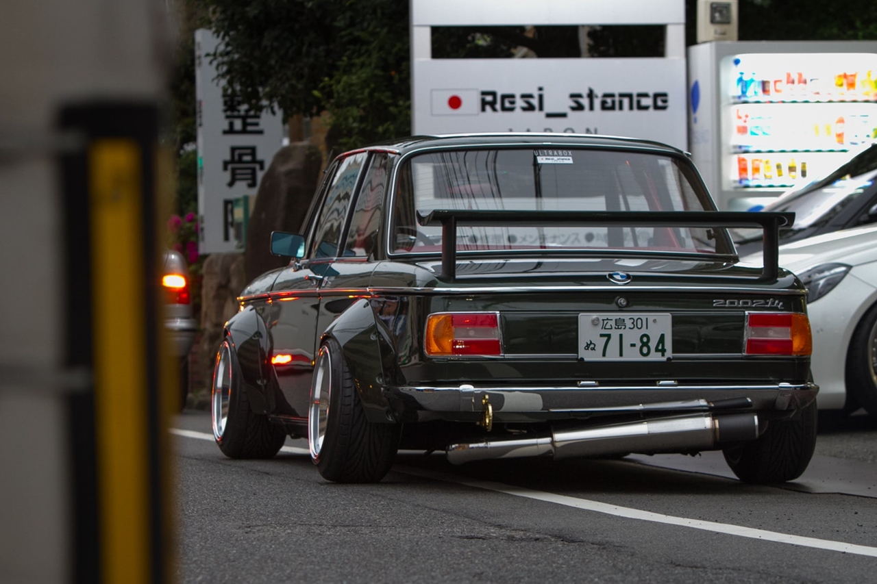Jól áll a 02-es BMW-nek a japán tuning 1