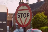 Létezik a kék színű stoptábla, mutatjuk, hol fordulhat elő 2