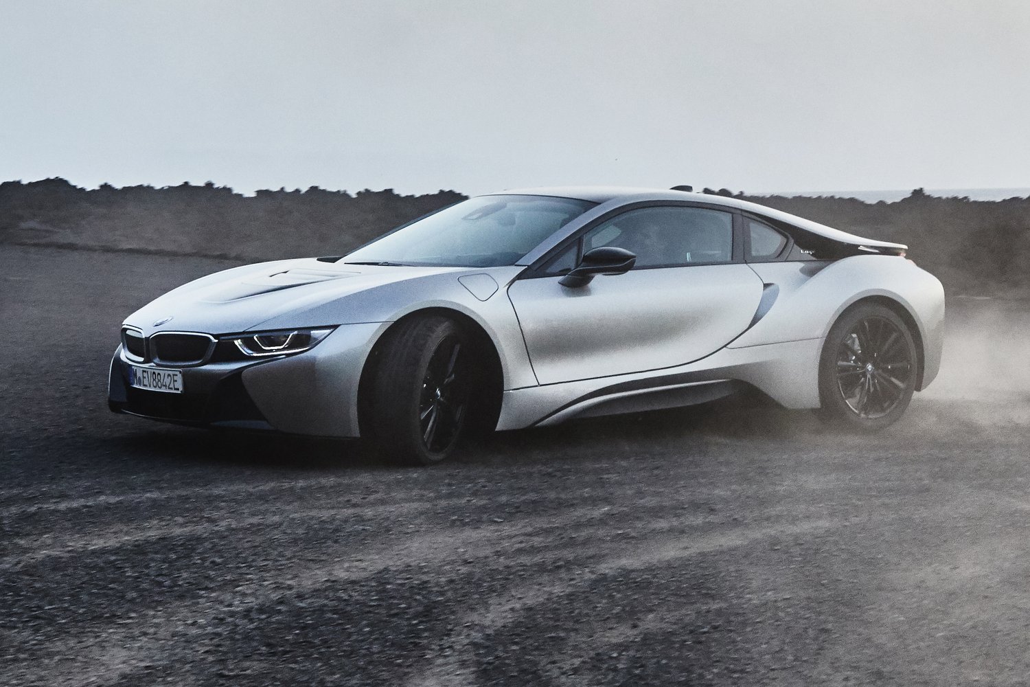 Itt a BMW i8 Roadster, de a kupé is új ám! 20