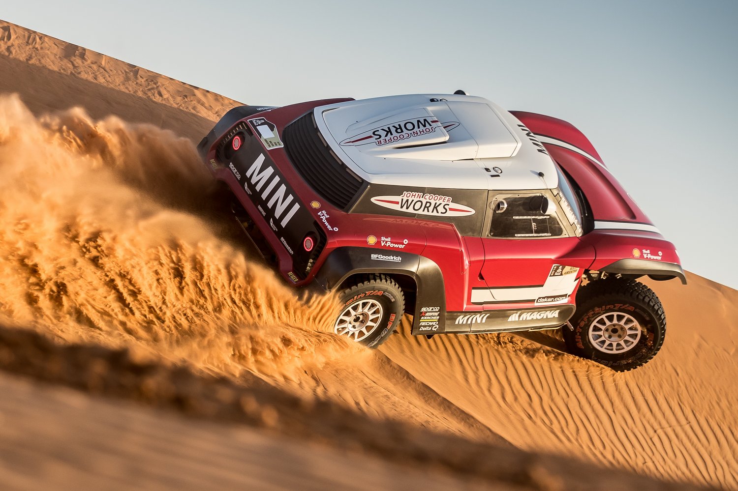 Kétféle versenyautóval indul a Dakaron a MINI 7