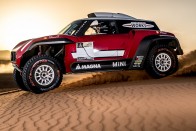 Kétféle versenyautóval indul a Dakaron a MINI 38