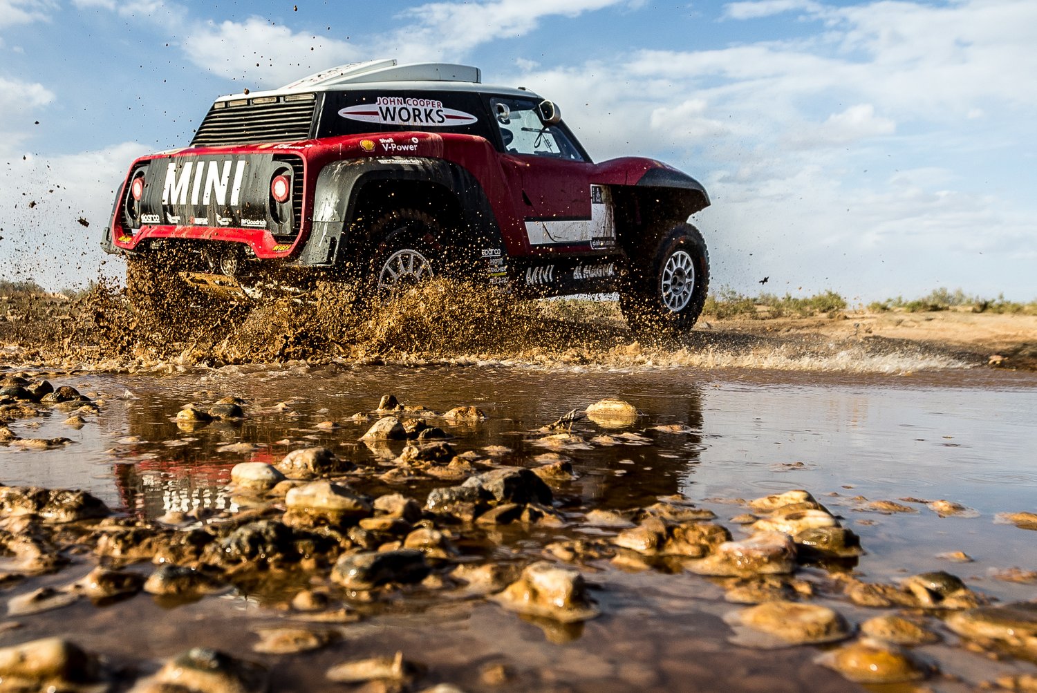 Kétféle versenyautóval indul a Dakaron a MINI 17