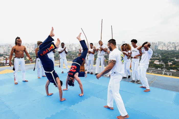 Ilyet még nem láttál: cigánykerekező F1-esek – videó