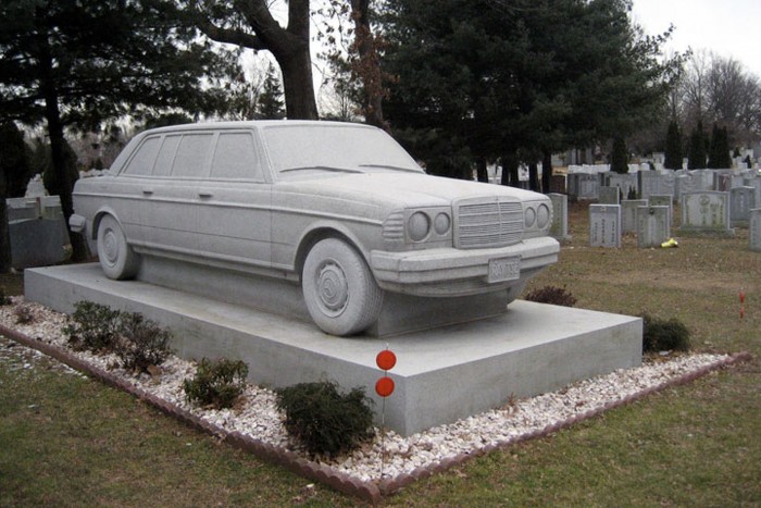 Szomorú vasárnap – Gránitból faragott autós sírkövek 7 | Vezess Szomorú vasárnap – Gránitból faragott autós sírkövek 7