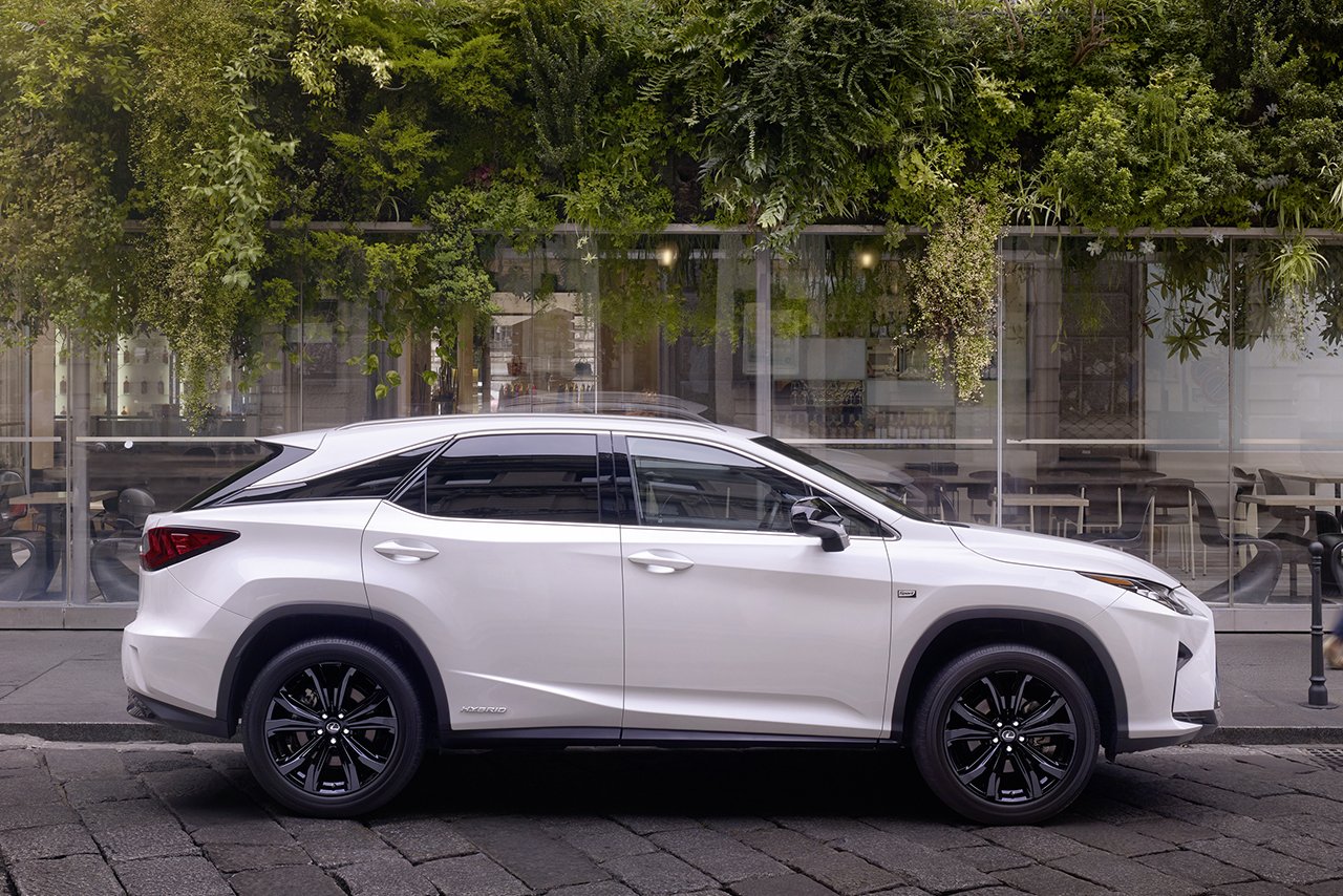 Sportos szabadidő-modellel bővít a Lexus 5