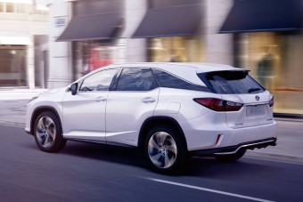Megérkezett a három üléssoros Lexus RX