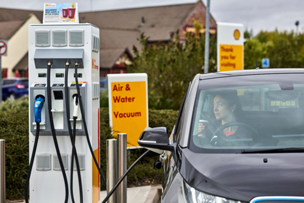 A világ leggyorsabb e-autó-töltője épül itthon