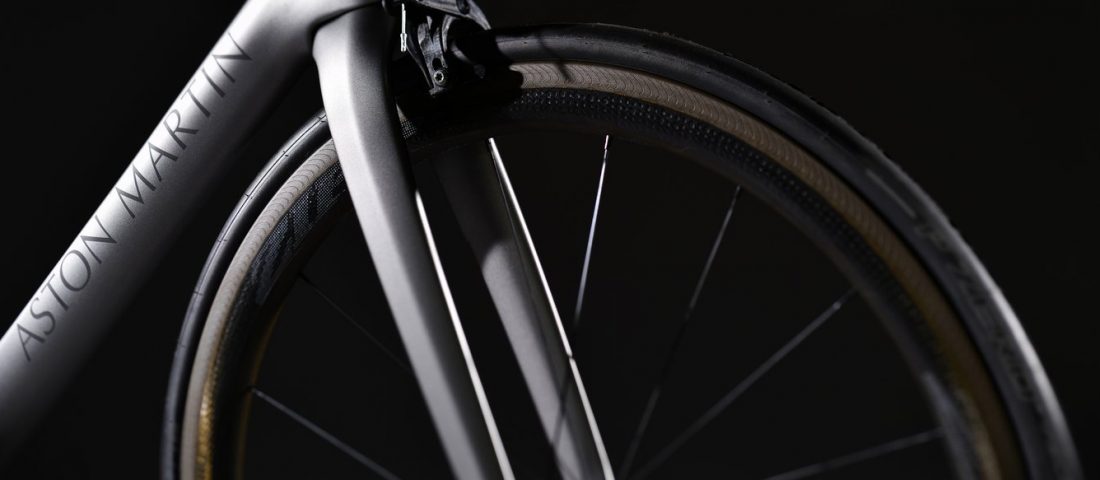 Luxuskerékpárral bővíti kínálatát az Aston Martin