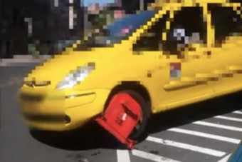 Idegállapotba került egy budapesti taxis, elindult a kerékbilinccsel