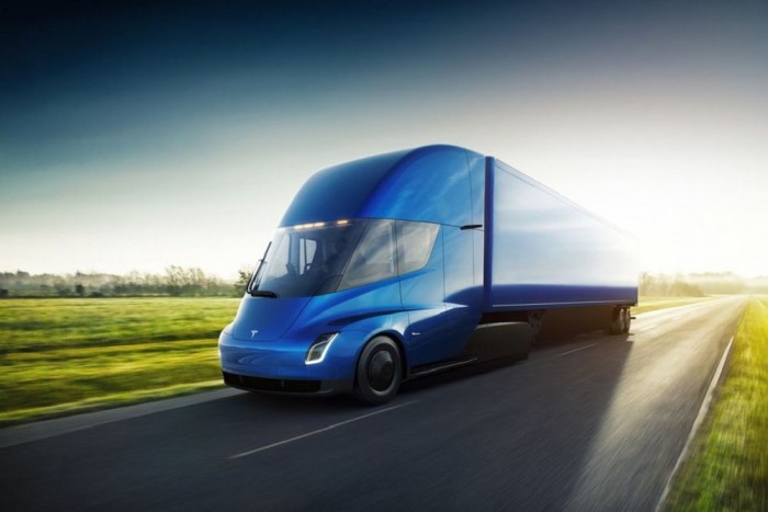 Elektromos nyerges vontatót egy dízel áráért