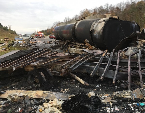 Pokoli tartályautó-robbanás Kanadában: legalább három áldozat, fotókon és videókon a baleset 6