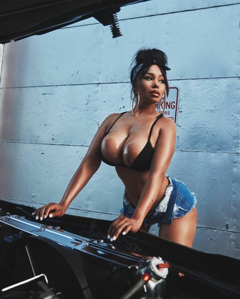 Ívelt karosszériák, mosolygó hölgyek képcsokra 20