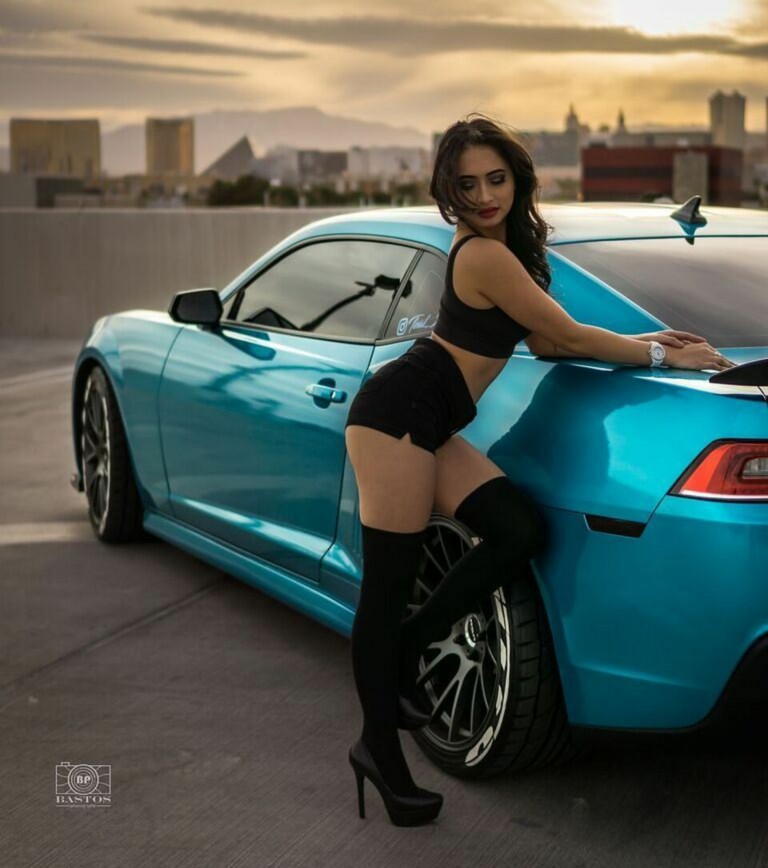 Ívelt karosszériák, mosolygó hölgyek képcsokra 23 | Vezess Ívelt karosszériák, mosolygó hölgyek képcsokra 23