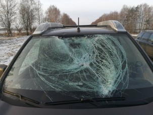 Idén is támadnak a jégtömbök, ha eltalál egy, a bezúzott szélvédő a legkevesebb