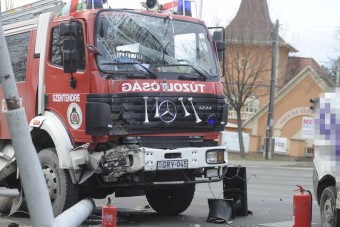 Videón a Szentendrén nagyot csattanó tűzoltó