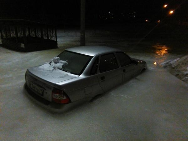 Nem hétköznapi látvány, ahogy Oroszországban derékig vízbe fagyva állnak az autók 2 | Vezess Nem hétköznapi látvány, ahogy Oroszországban derékig vízbe fagyva állnak az autók 2