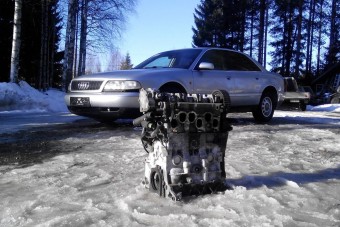 Apró dízellel és villanymotorral csinált hibridet egy öreg A8-asból